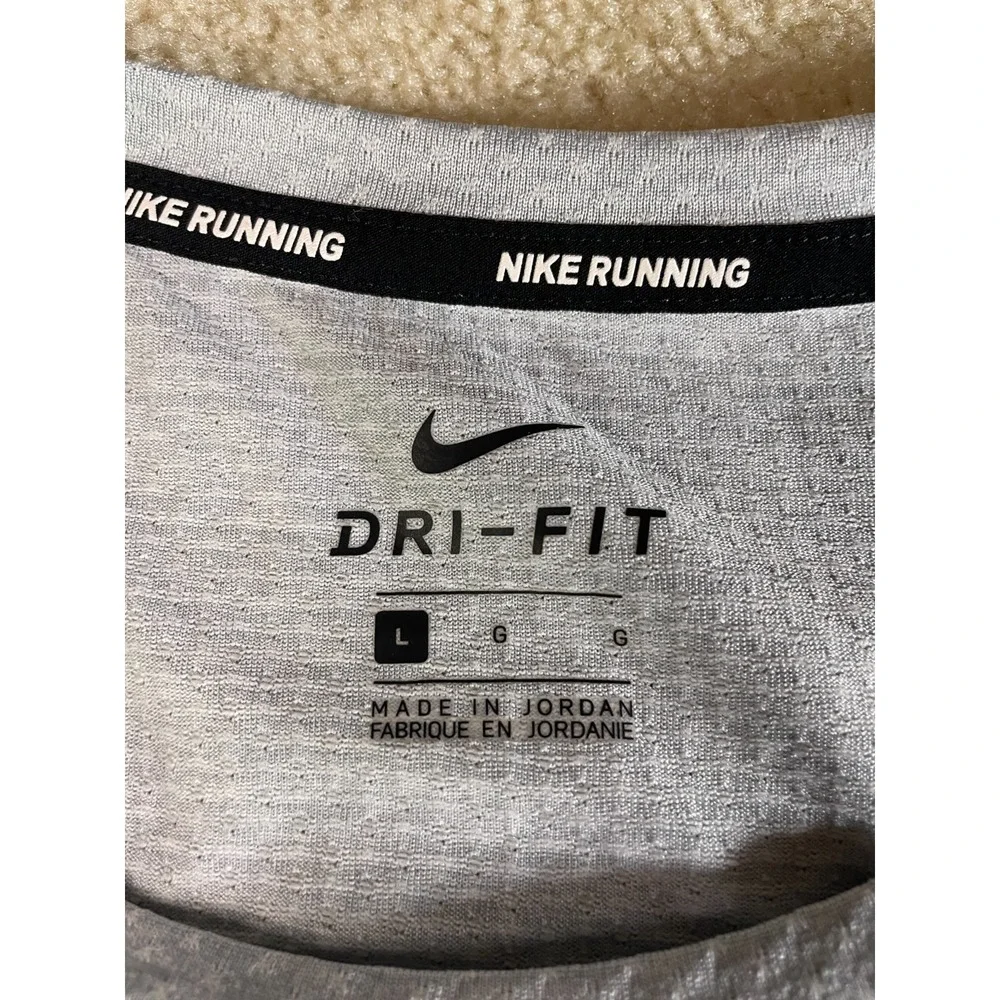 Nike Dri-FIT Running Shirt Womens Large Gray Short Sleeve Athletic Top Swoosh